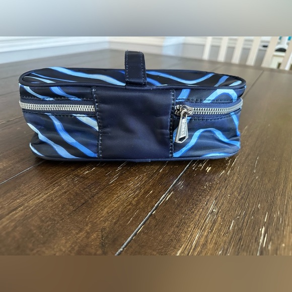 Aimee Kestenberg Blue Streaks Cosmetic Zip around Make-Up Case - Picture 10 of 13